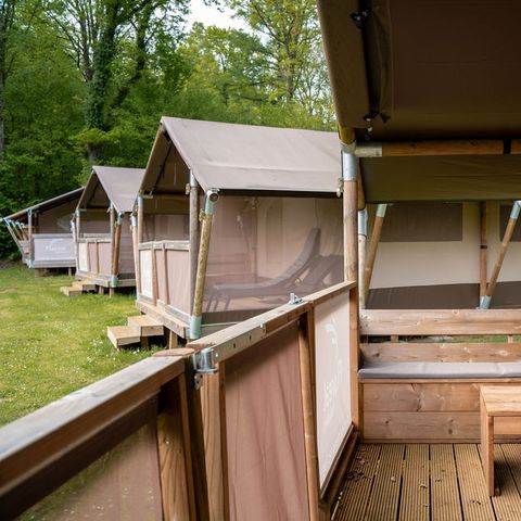CANVAS AND WOOD TENT 5 people - including sanitary facilities