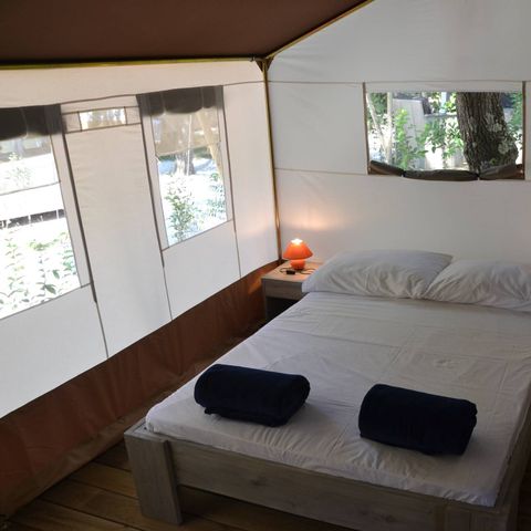 Canvas and wooden tent 5 persons - Sanitary safety