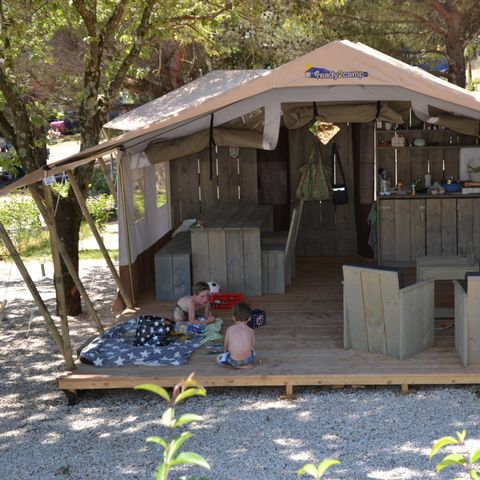 Canvas and wooden tent 5 persons - Luxury safari