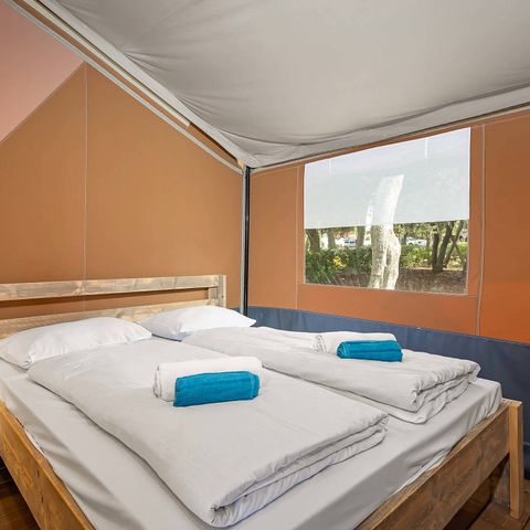 Canvas and wooden tent 6 persons - Safaritent sanitair + airco (6P)