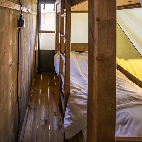 Canvas and wooden tent 5 persons - Safari tent Bella Vista + sanitary + airco (8P)