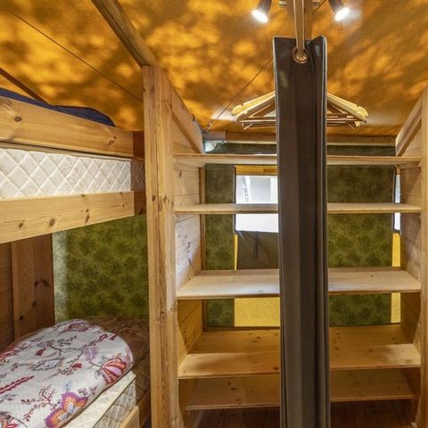 Canvas and wooden tent 5 persons - Safari tent Sunset + sanitary facilities + air conditioning (6P)