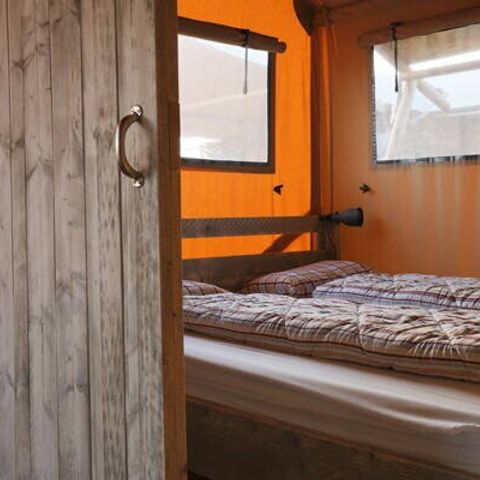 Canvas and wooden tent 6 persons - Safari Lodge | 3 Ch. | 6 Pers. | Raised terrace | Air-con.