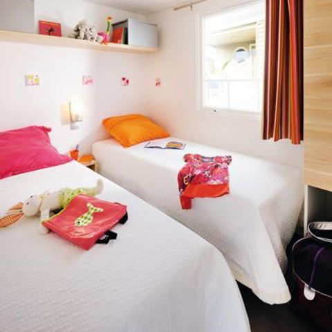 MOBILE HOME 4 people - Standard Wood 24m² 2 bedrooms + semi-covered terrace 18m² + TV