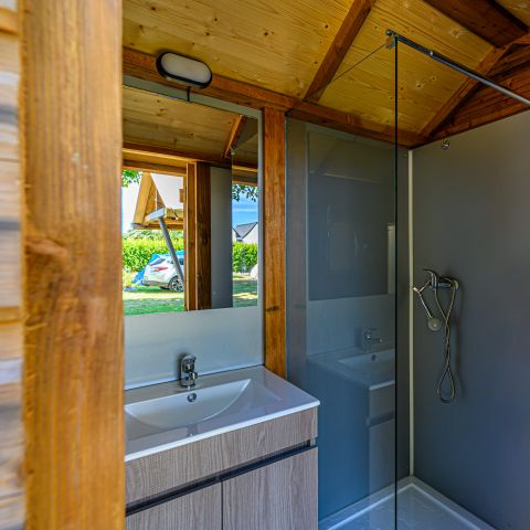 Pitch - Premium package: 6A pitch with a Freecamp (hut with sanitary facilities)