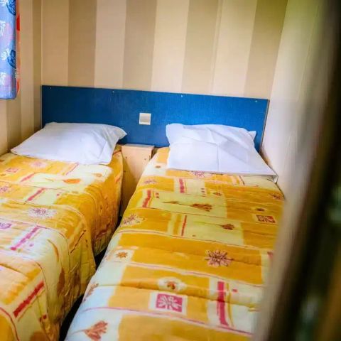 MOBILE HOME 5 people - 3 Rooms 5 People (4 adults and 1 child -16 years) Air-conditioned + TV