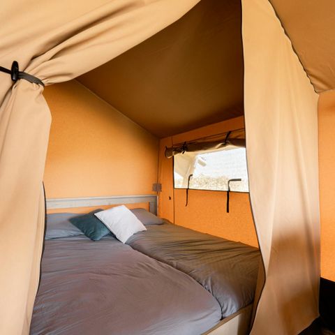 CANVAS AND WOOD TENT 4 people - CABANE SUR PILOTIS (sleeps 4)