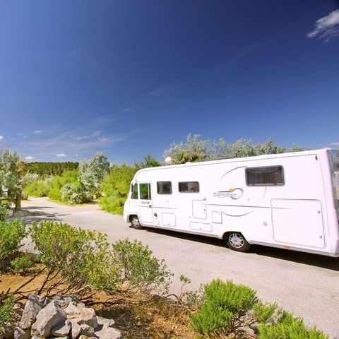 Pitch - Comfort package (1 tent, caravan or motor home / 1 car / 6A electricity)
