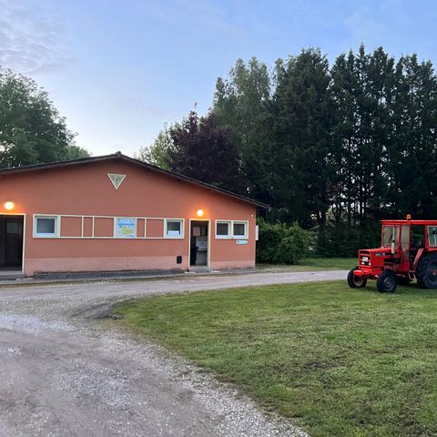 Pitch - WITH SANITARY FACILITIES
