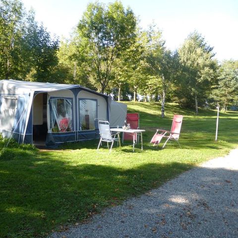 CARAVAN 3 people - Caravan (beds made up on arrival, no extra charge)