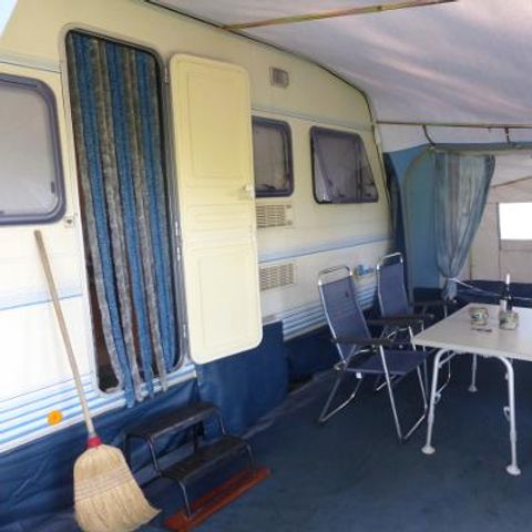 CARAVAN 3 people - Caravan (beds made up on arrival, no extra charge)