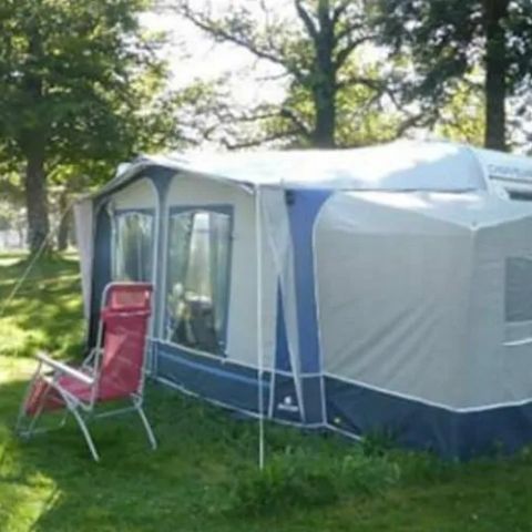 CARAVAN 3 people - Caravan (beds made up on arrival, no extra charge)