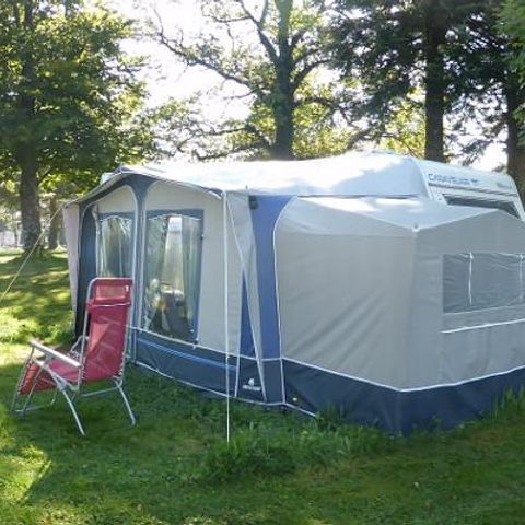 CARAVAN 3 people - Caravan (beds made up on arrival, no extra charge)