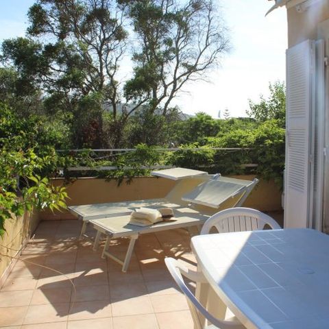 APARTMENT 4 people - 2-room flat 40m² - shower - TV - air conditioning