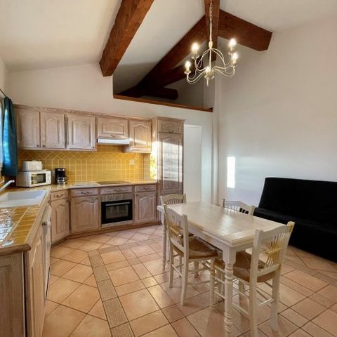 APARTMENT 4 people - 2-room flat 40m² - shower - TV - air conditioning