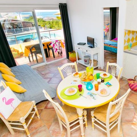 APARTMENT 4 people - 3-room flat with mezzanine 45m² - 2 bedrooms - Air conditioning and TV - Sea and pool view