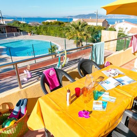 Apartment 4 persons - 3-room flat with mezzanine 45m² - 2 bedrooms - Air conditioning and TV - Sea and pool view