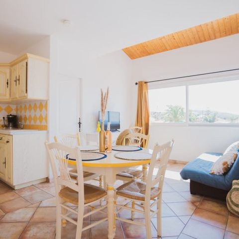 Apartment 4 persons - 3-room flat with mezzanine 45m² - 2 bedrooms - Air conditioning and TV - Sea and pool view