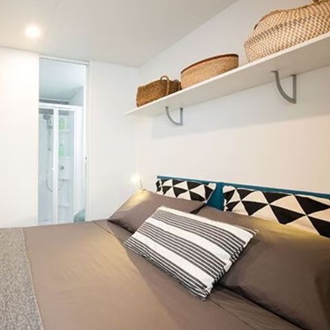 Mobile home 8 persons - Comfort | 4 Bedrooms | 8 Pers. | Raised terrace | Outside kitchen | 2 bathrooms | Air-con.