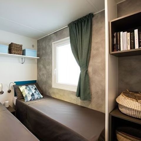 Mobile home 8 persons - Comfort | 4 Bedrooms | 8 Pers. | Raised terrace | Outside kitchen | 2 bathrooms | Air-con.