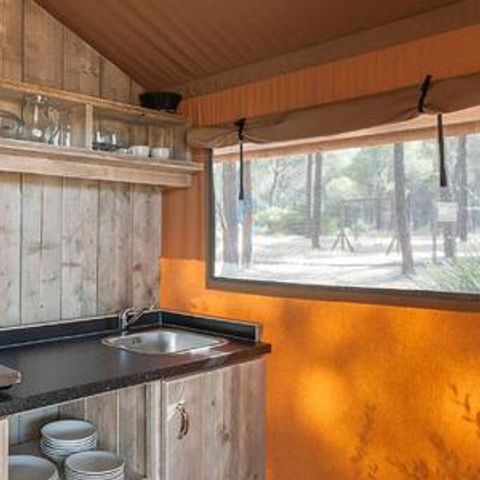 Canvas and wooden tent 8 persons - SunLodge Pamoja & Kambi