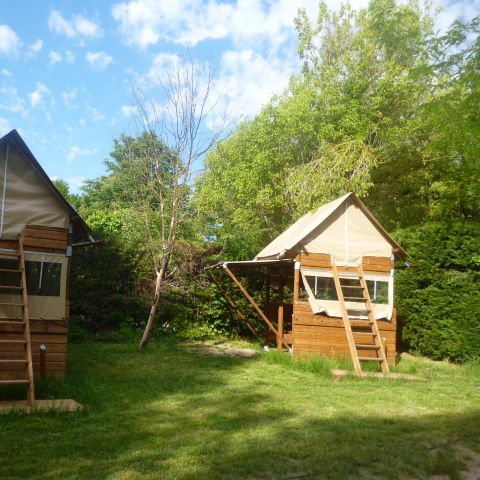 CANVAS AND WOOD TENT 2 people - Bivouac 5m² - no sanitary facilities