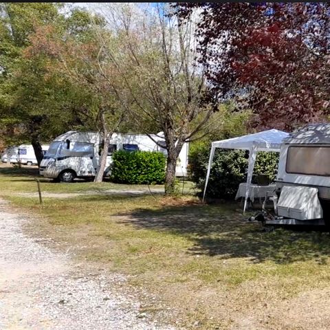 Pitch - Car - Tent/caravan or camper van 2/6 pers with optional electricity