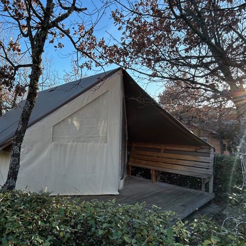 TENT 4 people - furnished Junior Standard 17m² (2 bedrooms) without sanitary facilities