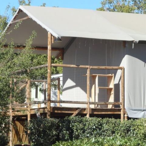 CANVAS AND WOOD TENT 4 people - Cabane Lodge sur pilotis Confort 24m² (2 bedrooms) - 10m² covered terrace