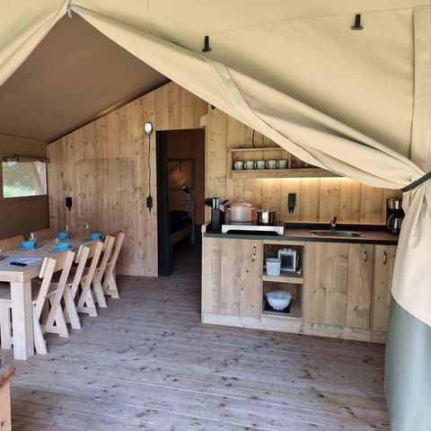 Canvas and wooden tent 8 persons - including sanitary facilities