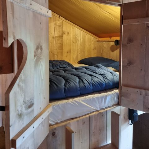 Canvas and wooden tent 8 persons - including sanitary facilities