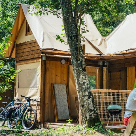 CANVAS AND WOOD TENT 6 people