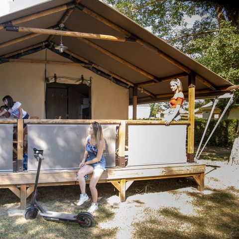 Canvas and wooden tent 5 persons - Lodge Kenya Confort 35m² 2 bedrooms + covered terrace 4/5 pers
