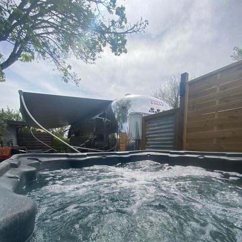 Caravan 2 persons - American Airstream caravan with private spa on covered terrace for 2 people
