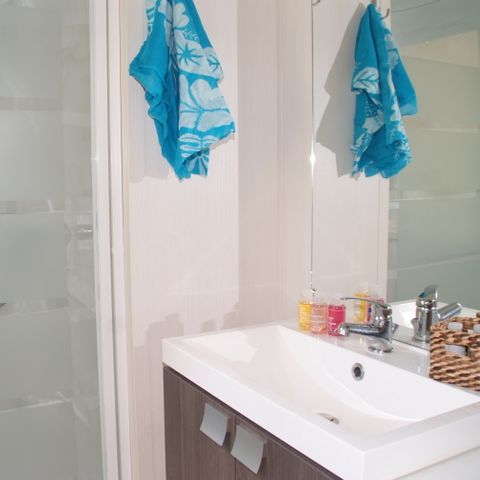 Mobile home 6 persons - Comfort mobile home 29m² 3 bedrooms + covered terrace + air conditioning + TV 6 pers
