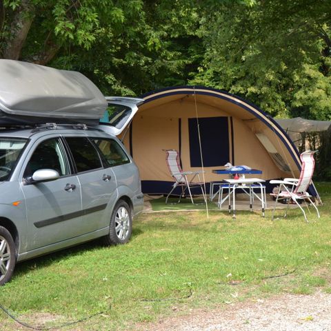 Pitch - Comfort package (1 tent, caravan or motor home / 1 car / 10A electricity) 1/6 pers