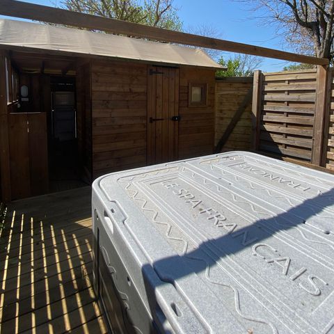 Pitch - Premium Freecamp Guinguette + Private Spa package 1/6 pers
