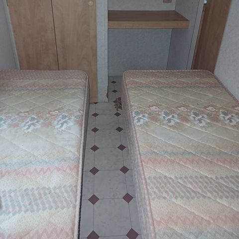 MOBILE HOME 4 people - 2 bedrooms - No bathroom or WC