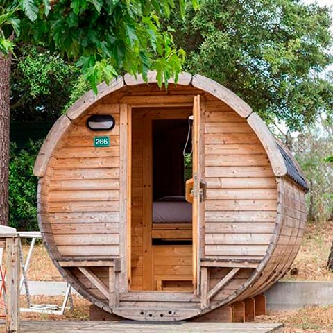 UNUSUAL ACCOMMODATION 2 people - 2017 | 1 bedroom barrel