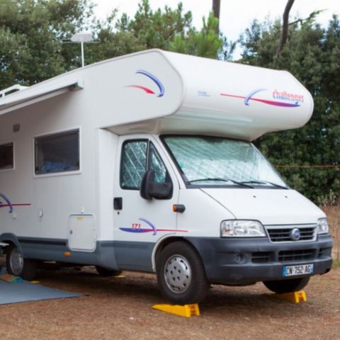 Pitch - EMP + VEHICLE(S) (V, CC, CARAVAN)