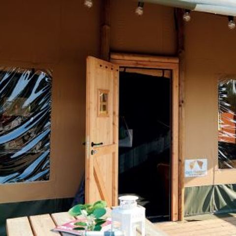 Canvas and wooden tent 6 persons - SAFARI COTTAGE INSOLITE PREMIUM
