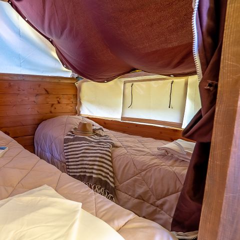 Canvas and wooden tent 6 persons - Trappeur 3 bedrooms