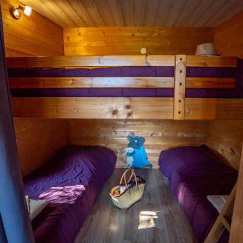 UNUSUAL ACCOMMODATION 4 people - Robin Hood Hanging Hut (shared sanitary facilities)