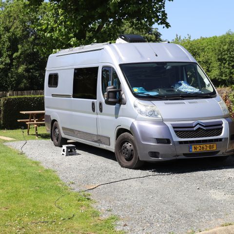 Pitch - Premium package with private bathroom + kitchen (1 tent, caravan or motorhome / 16A electricity)