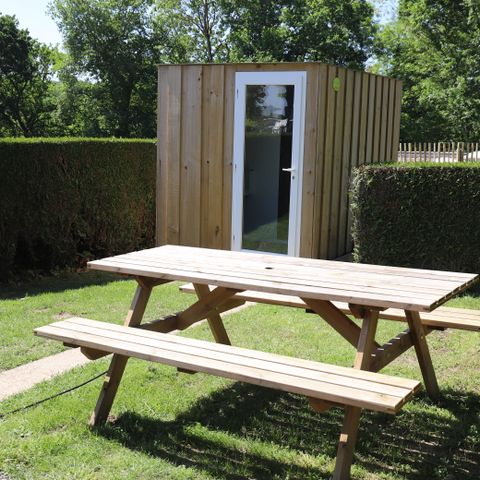 Pitch - Premium package with private bathroom + kitchen (1 tent, caravan or motorhome / 16A electricity)