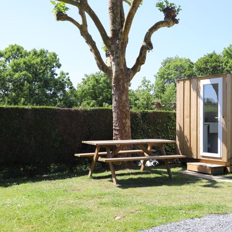 Pitch - Premium package with private bathroom + kitchen (1 tent, caravan or motorhome / 16A electricity)