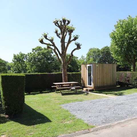 Pitch - Premium package with private bathroom + kitchen (1 tent, caravan or motorhome / 16A electricity)