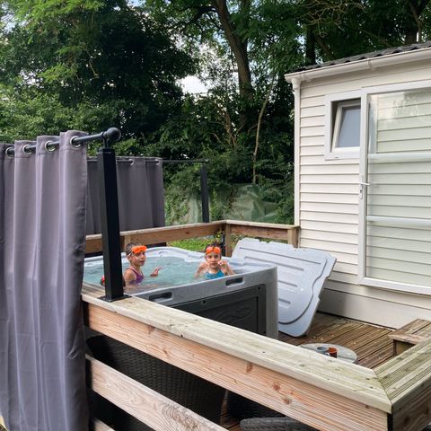 BUNGALOW 2 people - 11-Bungalow Les Croisettes 30m2 (2bed - 2/6pers) + jaccuzzi + beds made up + towel + drinks kit - price for 2 people