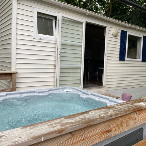 BUNGALOW 2 people - 11-Bungalow Les Croisettes 30m2 (2bed - 2/6pers) + jaccuzzi + beds made up + towel + drinks kit - price for 2 people