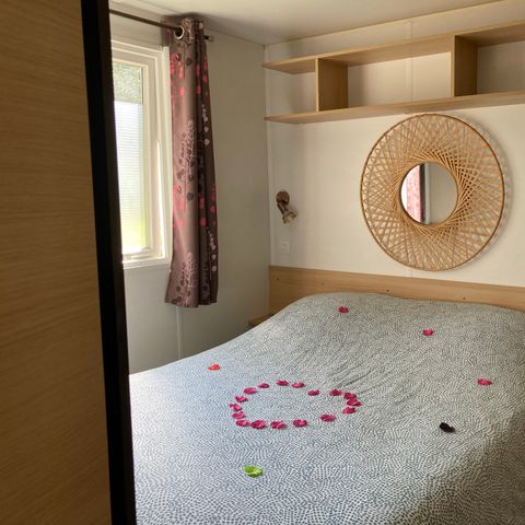 BUNGALOW 2 people - 12-Bungalow du Parc 32m2 (2bed - 2/6pers.) + Jaccuzzi + Beds made up + towels + drinks + TV + Air conditioning - price for 2 people